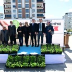 yesilyurt-belediyesinden-ureticiye-devasa-destek-300-bin-sebze-fidesi-toprakla-bulusuyor