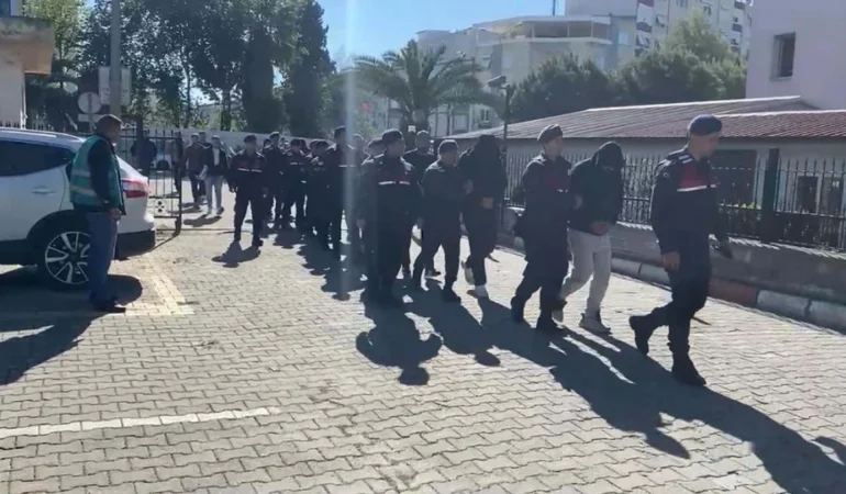 ADALETİN PENÇESİ SANAL KUMAR ÇETELERİNİN ÜSTÜNDE: 1.6 MİLYARLIK DEV VURGUNA ŞAFAK OPERASYONU!