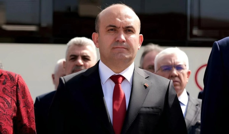 AK PARTİ’DEN CHP’YE TOKAT GİBİ CEVAP: “SKANDALLAR ORTADAYKEN BİZE HUKUK NUTKU ATMAYIN!”