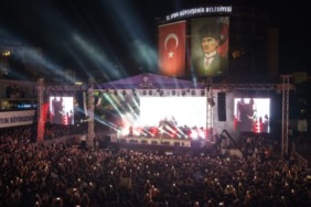 aydinda-19-mayis-coskusu-buyuksehir-belediyesi-bayrami-40-bin-aydinliyla-kutladi