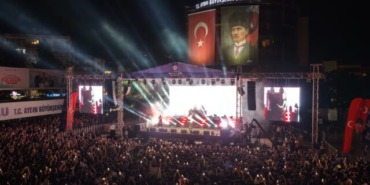 aydinda-19-mayis-coskusu-buyuksehir-belediyesi-bayrami-40-bin-aydinliyla-kutladi