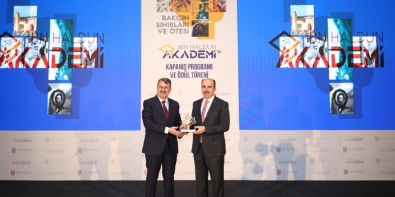 baskan-altaya-ibn-haldun-universitesinden-anlamli-odul-genclik-projeleri-takdir-topladi