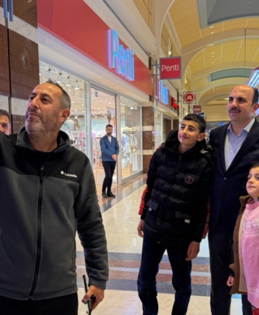 baskan-altaydan-alisveris-merkezinde-esnaf-ve-vatandas-ziyareti-gonul-belediyeciligi-sahada