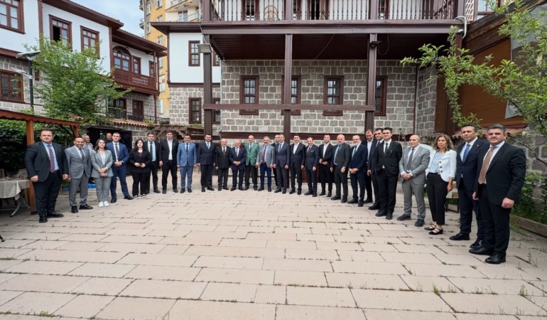 Başkan Büyükkılıç Ankara’da Kayseri Rüzgarı Estirdi: “Şehrimizin Altın Çağını Anlattı”