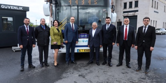 baskan-buyukkilic-elektrikli-otobusun-test-surusune-katildi-toplu-tasimada-yesil-donusum