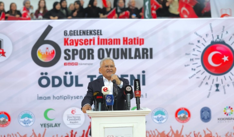 Başkan Büyükkılıç Gençlere Seslendi: “Sizler Başarıdan Başarıya Koşacaksınız”