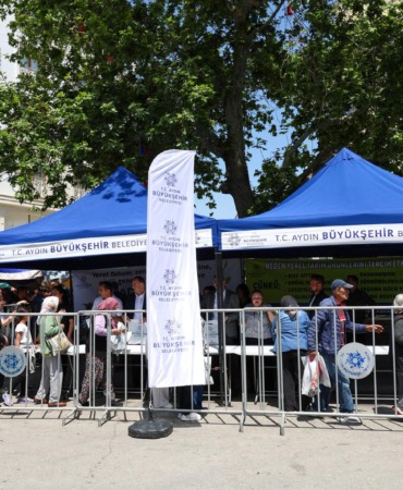 baskan-cercioglunun-onculugunde-ata-tohumlarindan-uretilen-fideler-vatandaslarla-bulusuyor