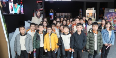 baskan-ozdemirden-23-nisan-yildizlarina-sinema-surprizi
