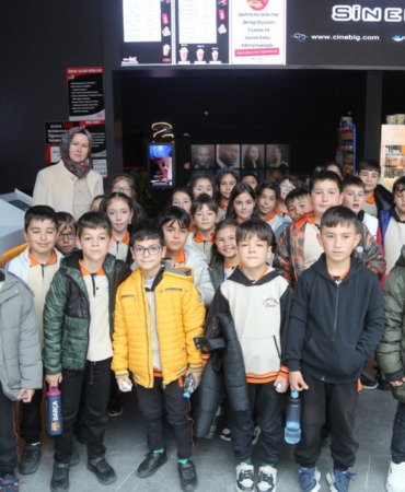 baskan-ozdemirden-23-nisan-yildizlarina-sinema-surprizi