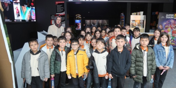 baskan-ozdemirden-23-nisan-yildizlarina-sinema-surprizi