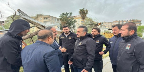 birecikte-yaralar-el-birligiyle-sariliyor-buyuksehir-ekipleri-afetin-izlerini-siliyor