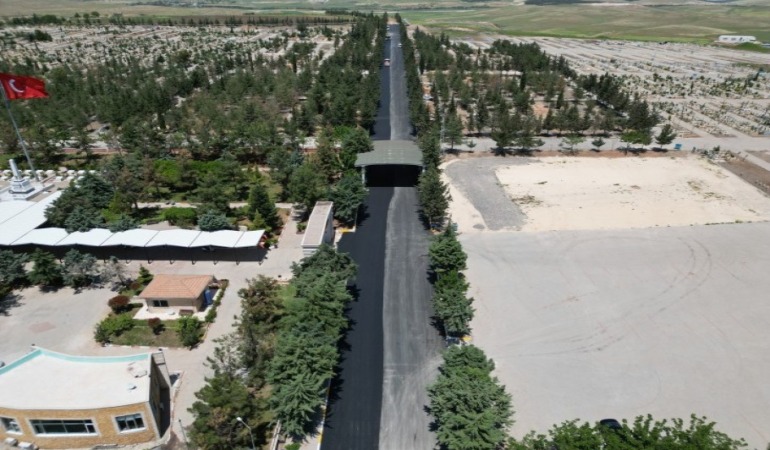 buyuksehirden-hummali-calisma-yeni-asri-aile-mezarliginda-ulasim-konforu-artirildi