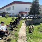 buyuksehirden-ogrencilere-yesil-jest-okul-bahcesi-lavanta-ve-gullerle-renklendi