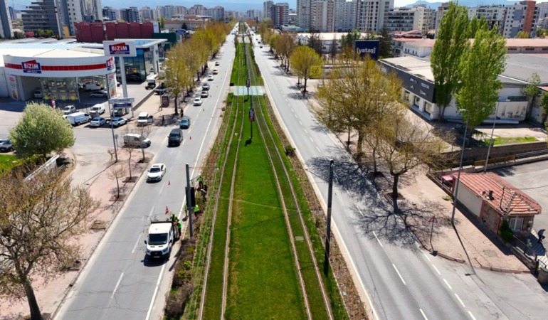 buyuksehirden-rayli-sistem-hatlarinda-doga-dostu-duzenleme-yesil-hatlar-sehre-nefes-aldiriyor
