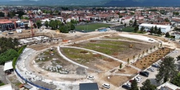 duzcenin-yeni-nefes-alani-millet-bahcesi-2-etap-calismalari-hiz-kesmeden-suruyor