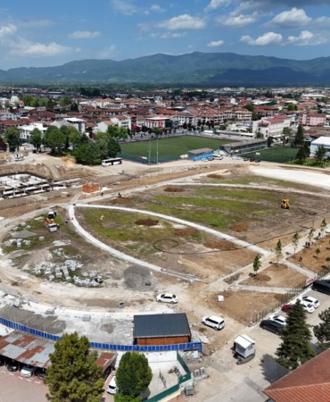 duzcenin-yeni-nefes-alani-millet-bahcesi-2-etap-calismalari-hiz-kesmeden-suruyor