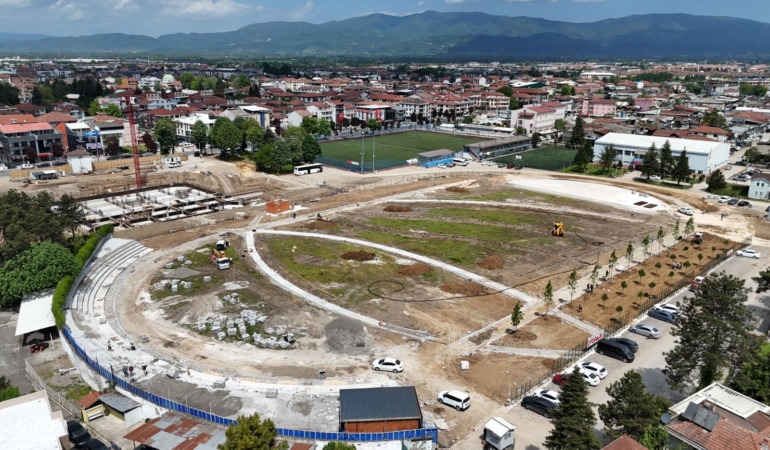 duzcenin-yeni-nefes-alani-millet-bahcesi-2-etap-calismalari-hiz-kesmeden-suruyor