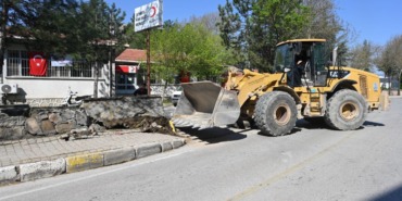 egitim-bolgesinde-modern-donusum-isparta-belediyesi-eski-duvari-yikti