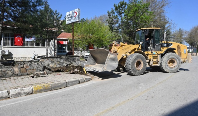 Eğitim Bölgesinde Modern Dönüşüm: Isparta Belediyesi Eski Duvarı Yıktı