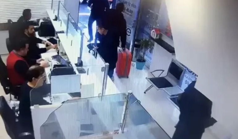 GÖKHAN BÖCEK’İN FİNİKE DÖVİZ’DE ŞÜPHELİ PARA TRAFİĞİ: KAYIP KAMERA KAYITLARI DOSYAYA GİRDİ