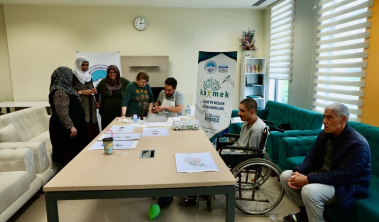 KAYMEK’ten Şehir Hastanesi’nde Anlamlı Etkinlik: Hastalara ve Sağlık Çalışanlarına Moral Ziyareti