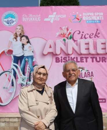kayseride-anneler-icin-pedalladilar-baskan-buyukkilic-bisiklet-turuna-katildi