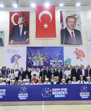 kayseride-ucan-kaykay-heyecani-baskan-buyukkilic-genclerle-bulustu