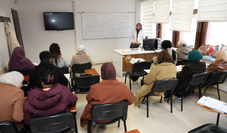 KOMEK’te Yaz Dönemi Kayıt Heyecanı Başladı: Gençler ve Çocuklar İçin Dolu Dolu Yaz Kursları