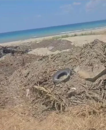 kusadasi-belediyesinden-utandiran-manzara-cop-moloz-pislik