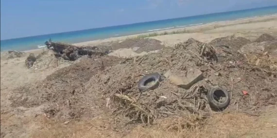 kusadasi-belediyesinden-utandiran-manzara-cop-moloz-pislik