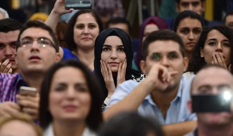 MEB öğretmen adaylarının feryadını duymalıdır