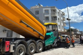 sanliurfada-konforlu-ulasim-hamlesi-buyuksehir-ugur-boran-caddesinde-asfalt-serimine-basladi
