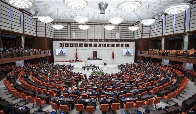 Fahiş site aidatlarına yönelik düzenlemeleri de içeren kanun teklifi yasalaştı