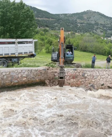 tokat-belediyesinden-sel-ve-taskin-riskine-karsi-yogun-mesai-behzat-deresinde-onlemler-artirildi