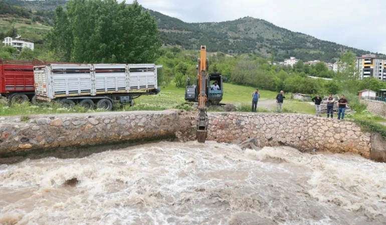 Tokat Belediyesi’nden Sel ve Taşkın Riskine Karşı Yoğun Mesai: Behzat Deresi’nde Önlemler Artırıldı
