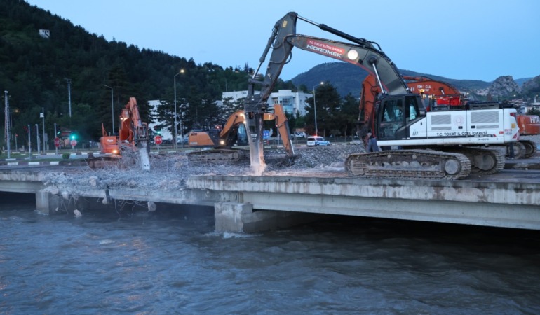 Tokat’ta Alarm: Yeşilırmak’taki Yükseliş Sonrası Ekipler Teyakkuza Geçti
