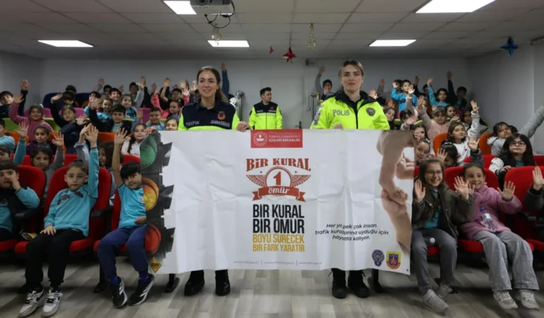 Tokat’ta Minik Şoförler İş Başında: Yenilenen Trafik Eğitim Parkı’nda Uygulamalı Dersler Başladı