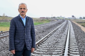 ulastirma-ve-altyapi-bakani-abdulkadir-uraloglu-bursadan-yola-cikan-bir-tren-osmaneli-uzerinden-ankara-istanbul-yht-hattina-baglanacak