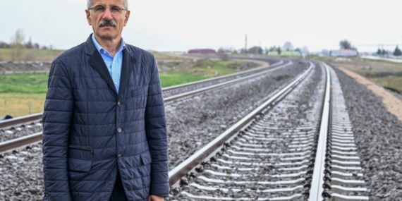 ulastirma-ve-altyapi-bakani-abdulkadir-uraloglu-bursadan-yola-cikan-bir-tren-osmaneli-uzerinden-ankara-istanbul-yht-hattina-baglanacak