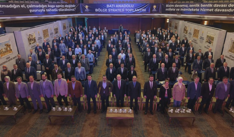 Afyonkarahisar AK Parti Teşkilatı Batı Anadolu Bölge Strateji Toplantısı’na Katıldı