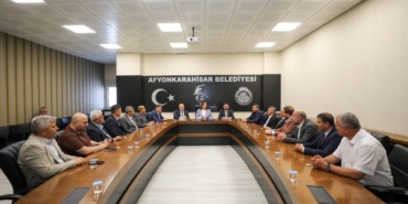 afyonkarahisar-icin-el-ele-ak-partiye-katilan-burcu-koksal-ile-kritik-toplanti