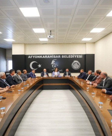 afyonkarahisar-icin-el-ele-ak-partiye-katilan-burcu-koksal-ile-kritik-toplanti