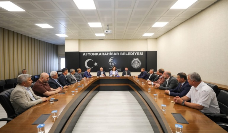 Afyonkarahisar için el ele: AK Parti’ye katılan Burcu Köksal ile kritik toplantı