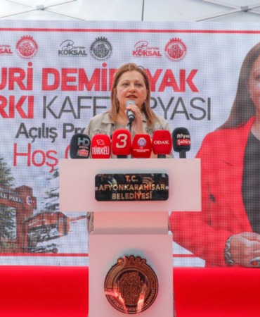 afyonkarahisara-yeni-bir-sosyal-alan-daha-nuri-demirayak-parki-kafeteryasi-hizmete-acildi