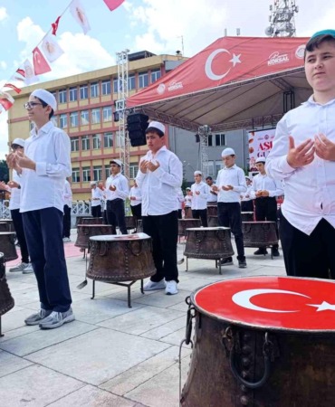 afyonkarahisarda-40-hatim-esliginde-ozenle-pisirilen-50-bin-kap-sifali-asure-dagitildi