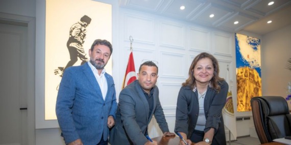 afyonkarahisarda-cevre-dostu-enerji-hamlesi-3-mwlik-dev-ges-projesi-icin-imzalar-atildi