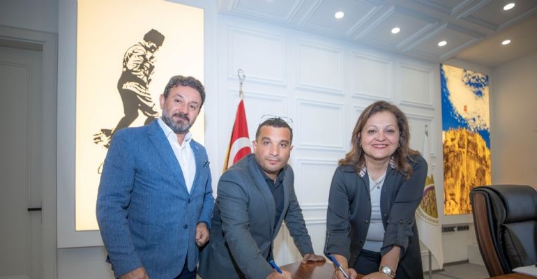 Afyonkarahisar’da Çevre Dostu Enerji Hamlesi: 3 MW’lık Dev GES Projesi İçin İmzalar Atıldı!