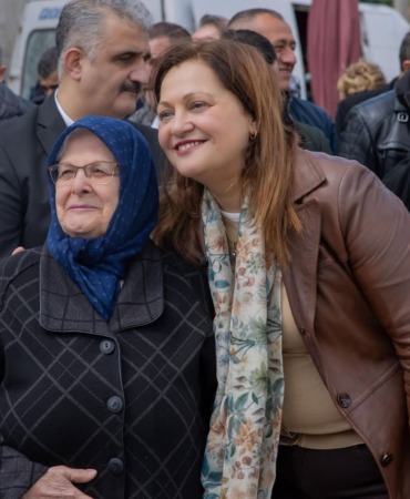 afyonnun-topuklu-efesi-burcu-koksal-ak-partide-chpdeki-gibi-boyle-bir-kavga-yok-huzurla-sadece-isimize-ve-hizmete-odaklaniyoruz