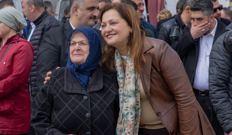 Afyon’nun Topuklu Efesi Burcu Köksal :”AK Parti’de CHP’deki Gibi Böyle Bir Kavga Yok. Huzurla Sadece İşimize Ve Hizmete Odaklanıyoruz’’