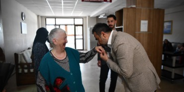 ak-partili-hakan-han-ozcandan-yaslilara-anlamli-ziyaret-buyuklerimiz-bas-tacimizdir